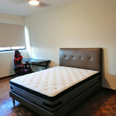 Big COMMON ROOM FOR RENT, NO OWNER STAY. NO AGENT FEE.