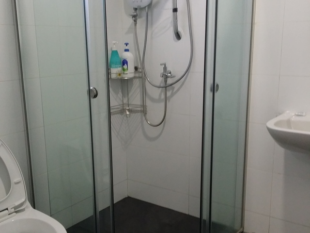 Room with Personal bath, fully furnished , 01min walk to Mattar MRT Station, utility n wifi included