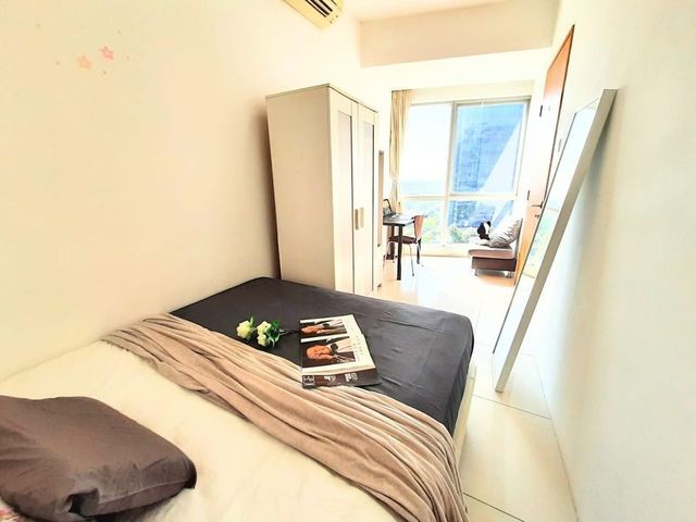 Queen Room with private bathroom - CBD , marina bay sands