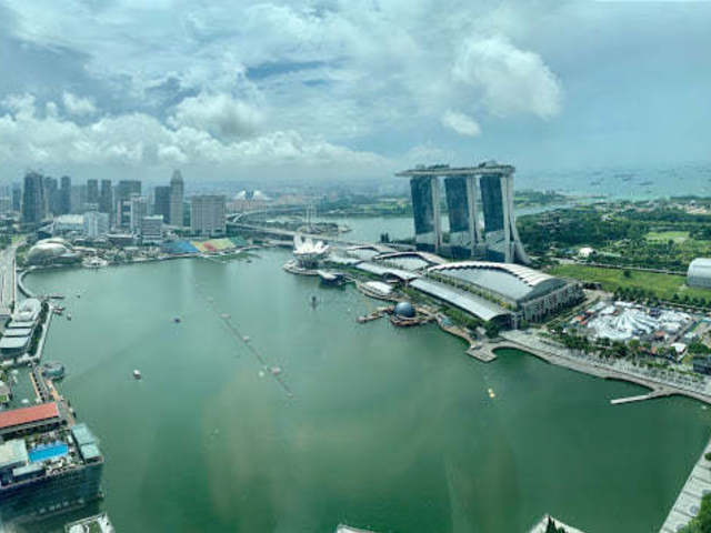 Queen Room with private bathroom - CBD , marina bay sands