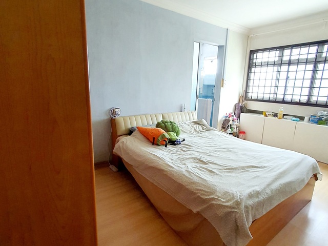 RARE! 3 mins walk to Tiong bahru MRT, Master Room ensuite for rent at 6 kim tian road! 1-2 pax Queen