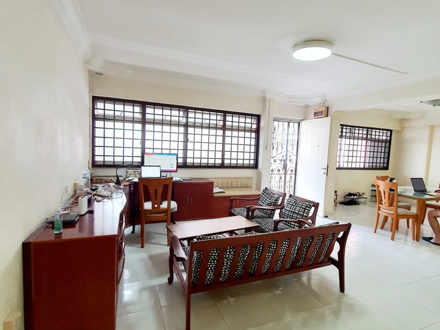 RARE! 3 mins walk to Tiong bahru MRT, Master Room ensuite for rent at 6 kim tian road! 1-2 pax Queen