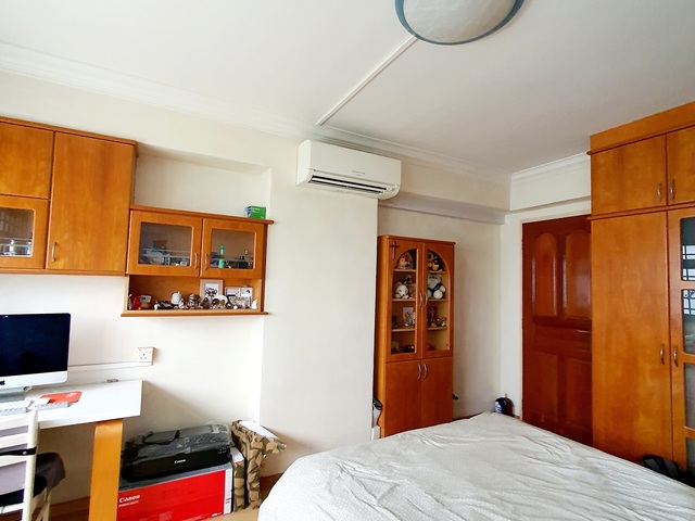RARE! 3 mins walk to Tiong bahru MRT, Master Room ensuite for rent at 6 kim tian road! 1-2 pax Queen