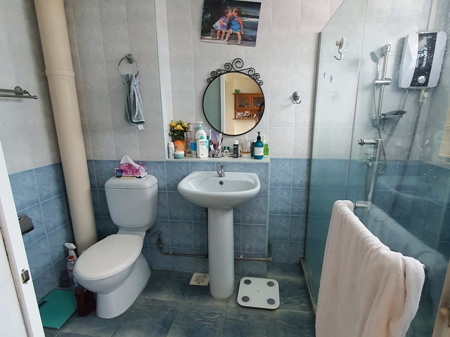 RARE! 3 mins walk to Tiong bahru MRT, Master Room ensuite for rent at 6 kim tian road! 1-2 pax Queen