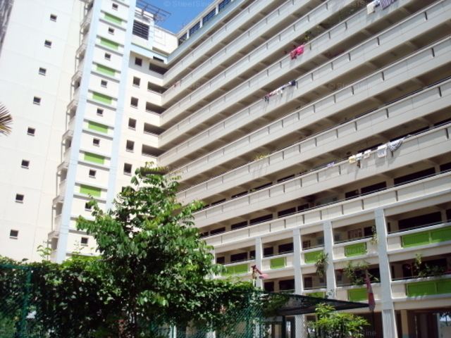 638 Woodlands Ring Road (Common Bedroom) – Near MRT / AC and Wifi / Female Welcome!!