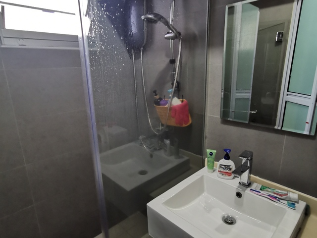 Master Bedroom - only malaysian chinese lady to Share @$550/pax