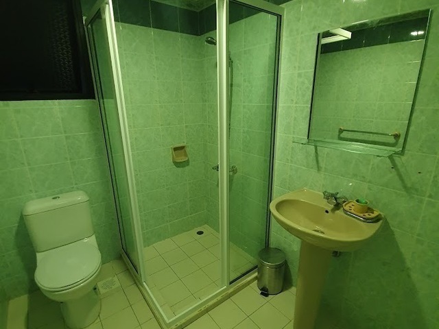 Just right opposite Tiong Bahru MRT - Queen Room for Rent .