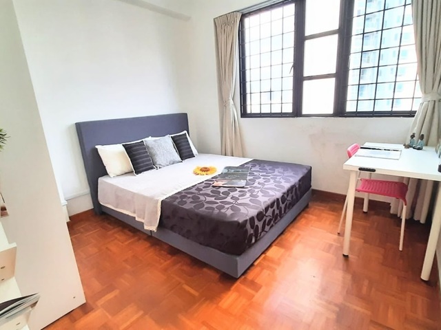 Just right opposite Tiong Bahru MRT - Queen Room for Rent .