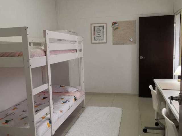 Master Bedroom For Rent @ Highly Convenient Location