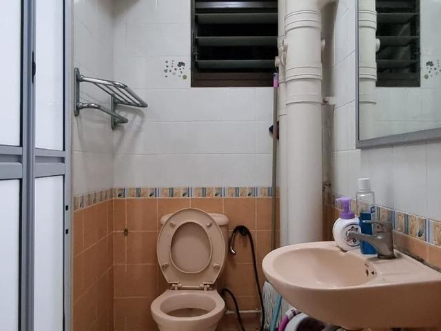 Common room for rent at Sengkang, 5 minutes walk to Sengkang MRT, great work from home environment