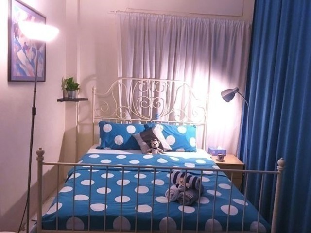 Room in British townhouse Newton