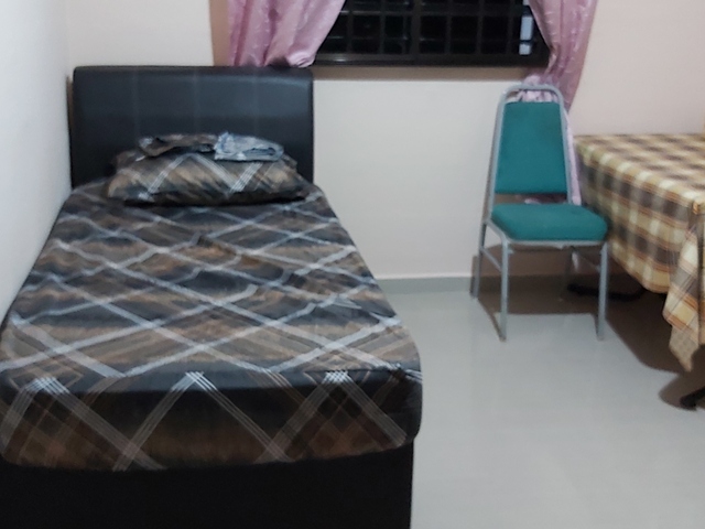 Common Room available in Jurong East.