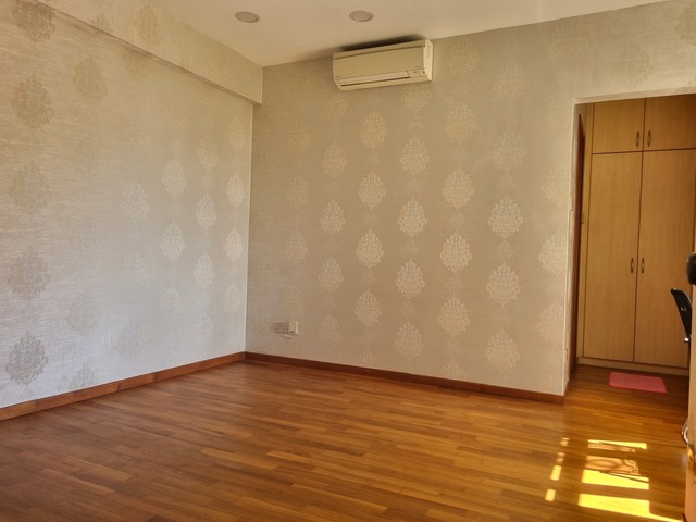 Luxurious space for 1-br unit with service yard and walk-in wardrobe