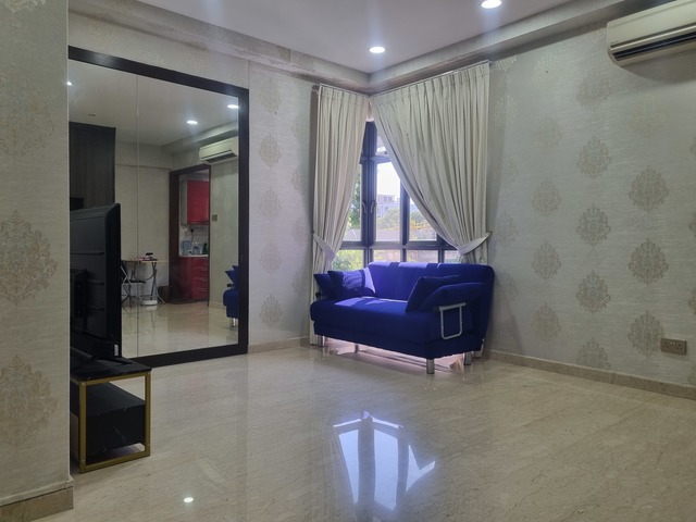 Luxurious space for 1-br unit with service yard and walk-in wardrobe