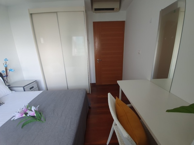 Raffles place MRT - High floor Queen Room @ Central Business District