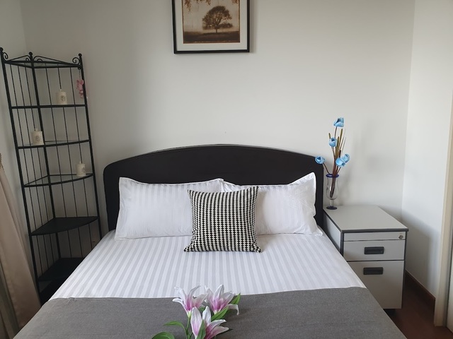 Raffles place MRT - High floor Queen Room @ Central Business District