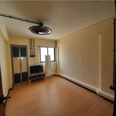 ***IMMEDIATE Master Bedroom @Tampines East MRT Station***