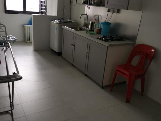 DIRECT LANDLORD NO COMMISSION PAYABLE! 3NG Unit For Rental