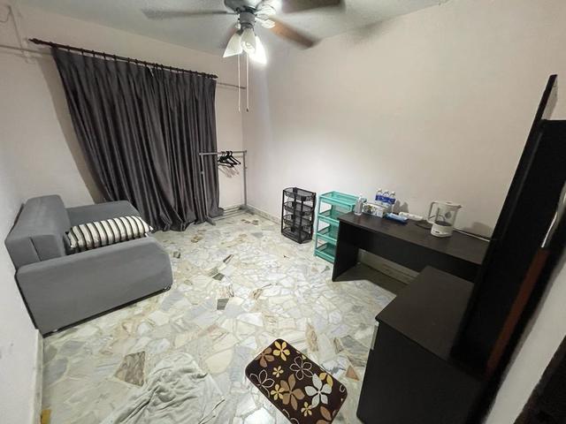 DIRECT LANDLORD NO COMMISSION PAYABLE! 3NG Unit For Rental