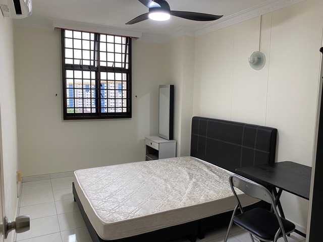 ROOM FOR RENT VERY NEAR TO SEMBAWANG MRT (no agent fee)