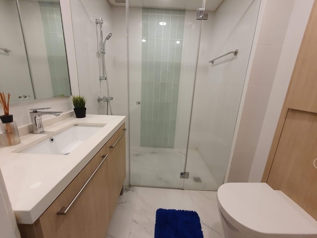 Excellent Marina Bay Sands View - Super High Floor Unit , Queen Room for Rent - Just inside CBD