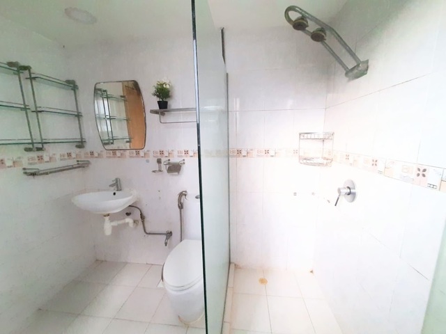 Tiong Bahru MRT - Big Queen Room for Rent