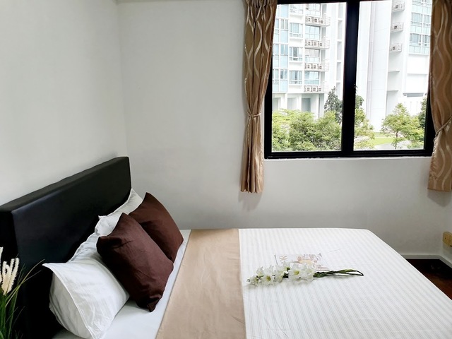 Tiong Bahru MRT - Big Queen Room for Rent