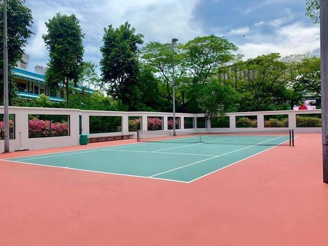 Tiong Bahru MRT - Big Queen Room for Rent . Available Immediate