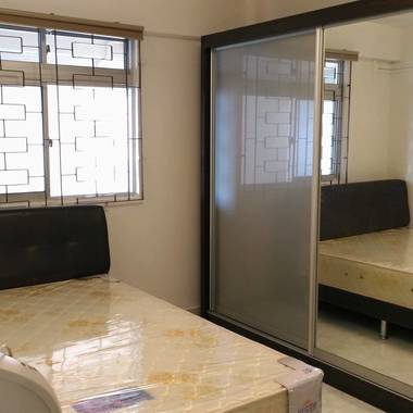 BLK 128, central located and well connected by public transport