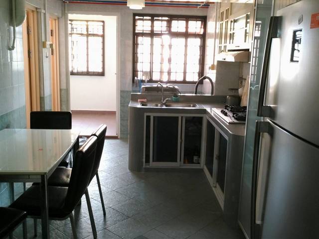 BLK 128, central located and well connected by public transport