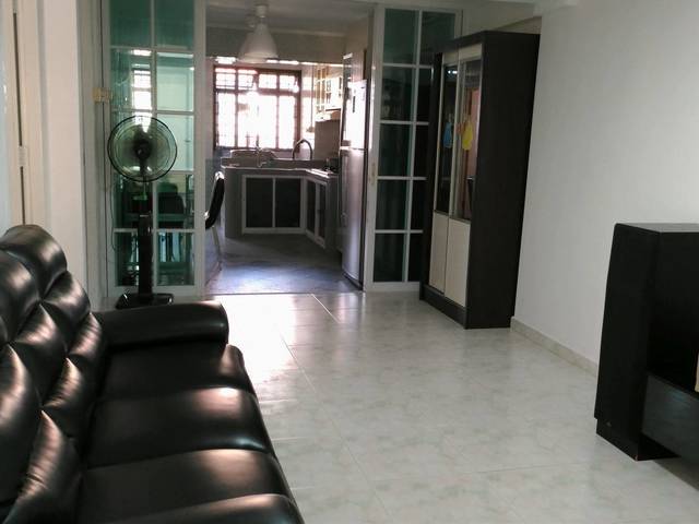 BLK 128, central located and well connected by public transport