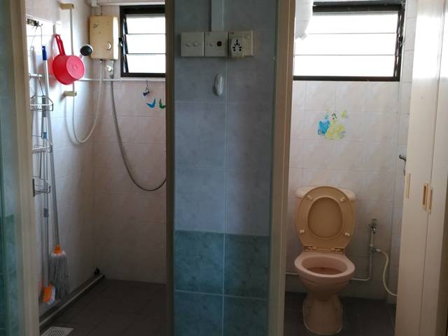 BLK 128, central located and well connected by public transport