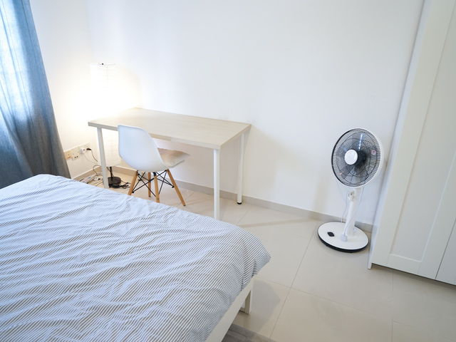 Big common room 2mins to Holland Village MRT. (Inclusive utilities) Available Oct 2022