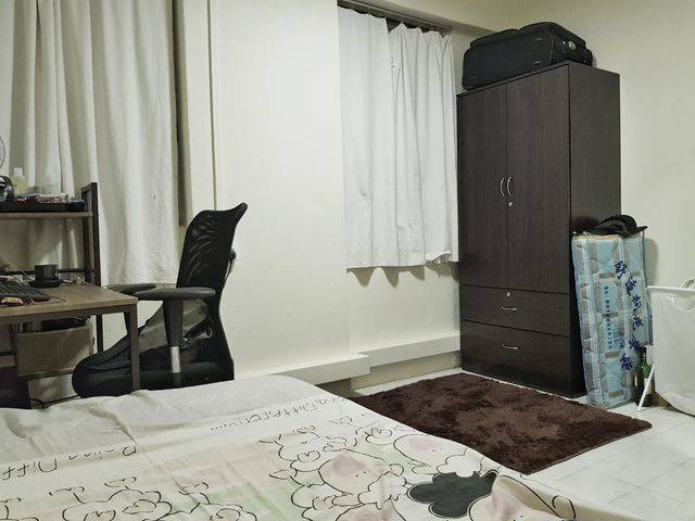 Whole Corner unit; 4 bedrooms ( 3 x single + 1 utility) availabile 1st Jan