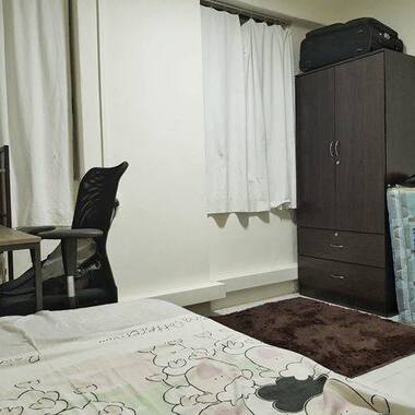Whole Corner unit; 4 rooms ( 3 + 1 utility) availabile 1st Jan