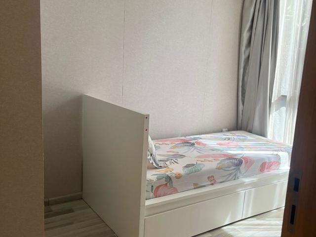 Looking for female professional tenant, Condo located at 5mins away from Sengkang MRT.