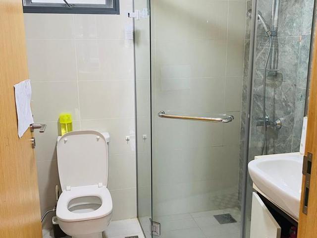 Looking for female professional tenant, Condo located at 5mins away from Sengkang MRT.