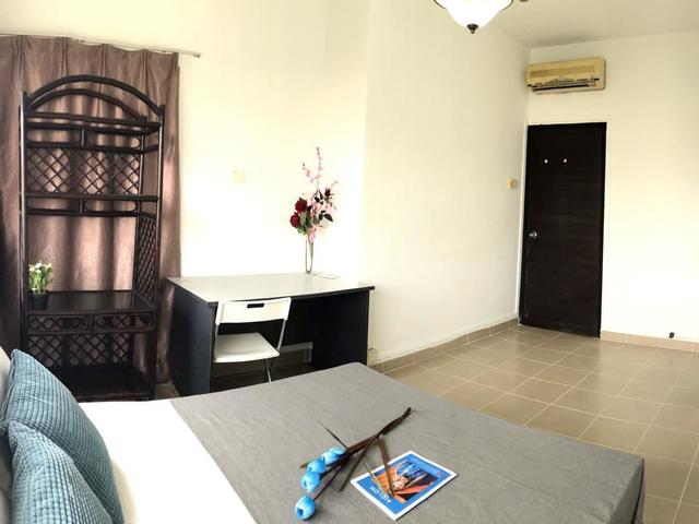 Rare Queen Common Room In City Fringe