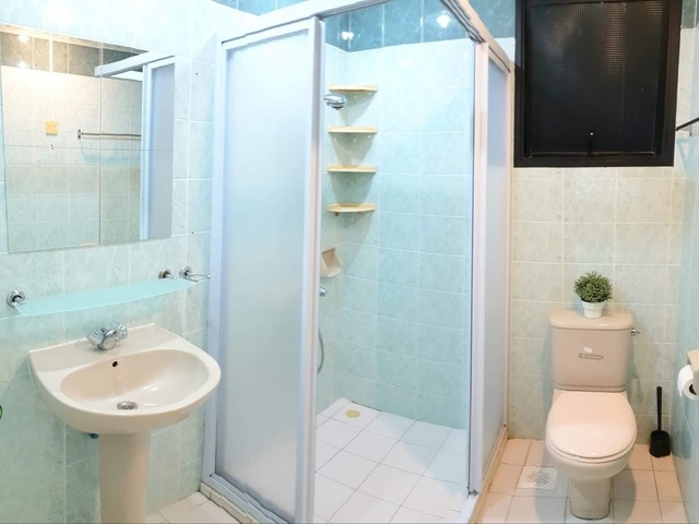 Nearby MRT - Just inside CBD - Tiong Bahru , Full Furnish Big Queen Room