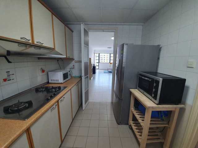 Nearby MRT - Just inside CBD - Tiong Bahru , Full Furnish Big Queen Room