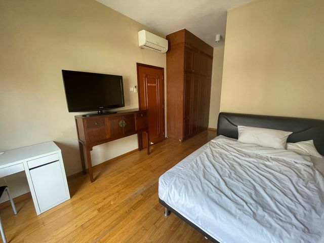 Bright Spacious En-Suite Master Room near East Coast Beach