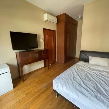 Bright Spacious En-Suite Master Room near East Coast Beach