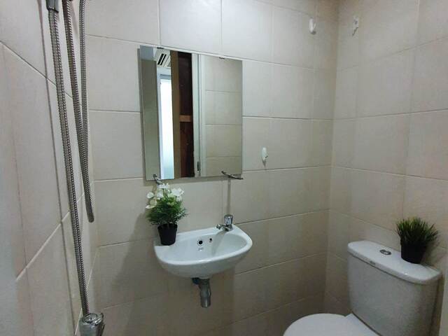 Super High Floor Big Condo Room with Own Toilet,Just inside CBDRaffles place MRT