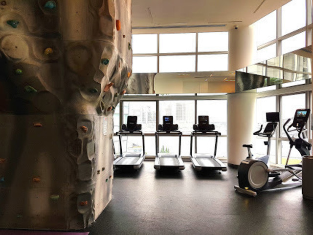 Full Furnish Big Queen Room - Downtown MRT - Expats Choice, Just inside CBD Area