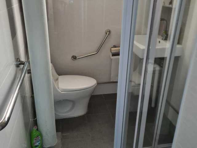 Shared room opposite Lakeside MRT