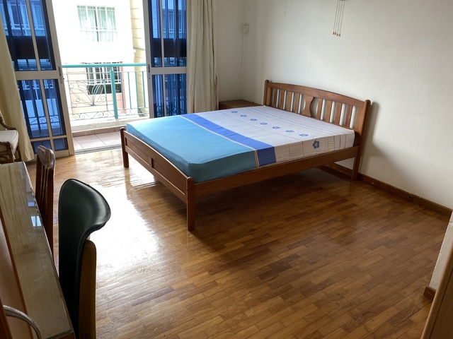 Spacious aircon master room with balcony for rent