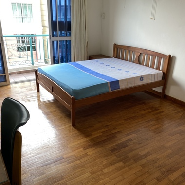 Spacious aircon master room with balcony for rent