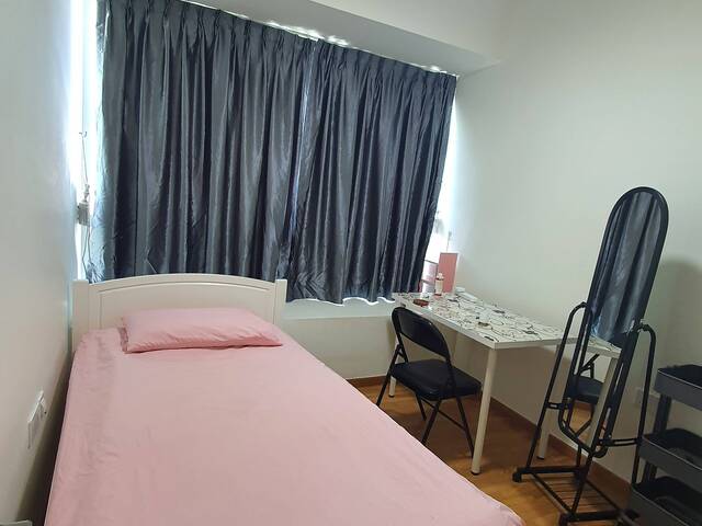 Common Room with Private Toilet for Single Lady