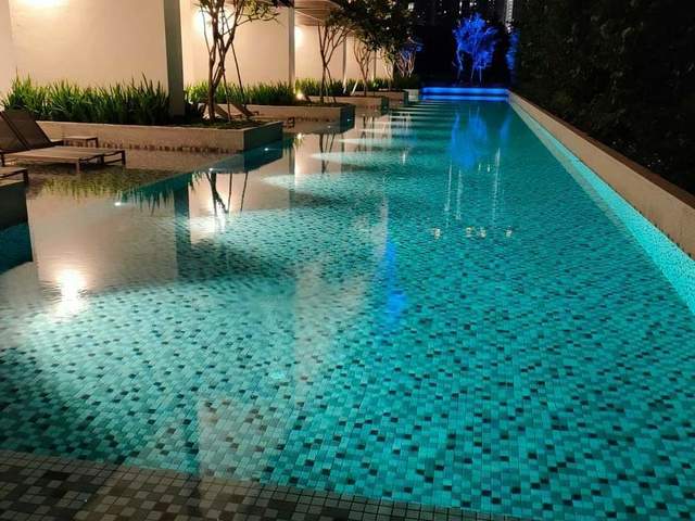 3 bedroom condo unit right at Redhill MRT