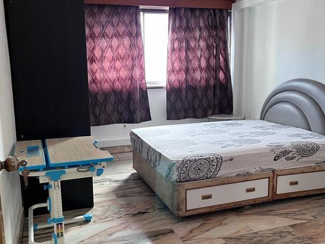 Master bed in little india / Jalan besar